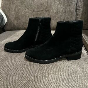 Neiman Marcus quilted booties 7.5
